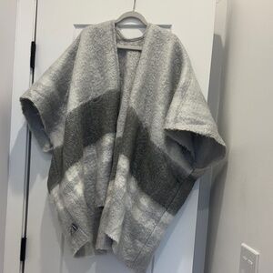 Aerie Cozy Gray and Cream Knit Poncho